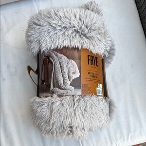 Frye Arctic Luxe Throw - Gray